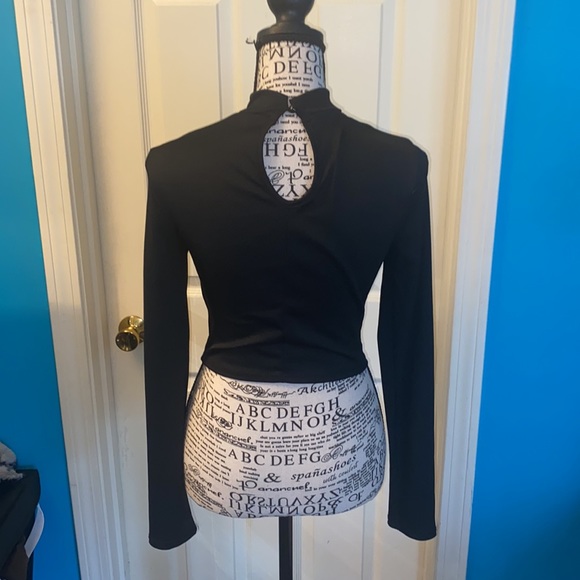 Fashion Nova crop top - Picture 4 of 6